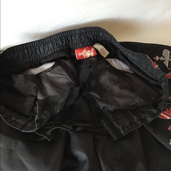 Red Camel trunks - Picture 5 of 5